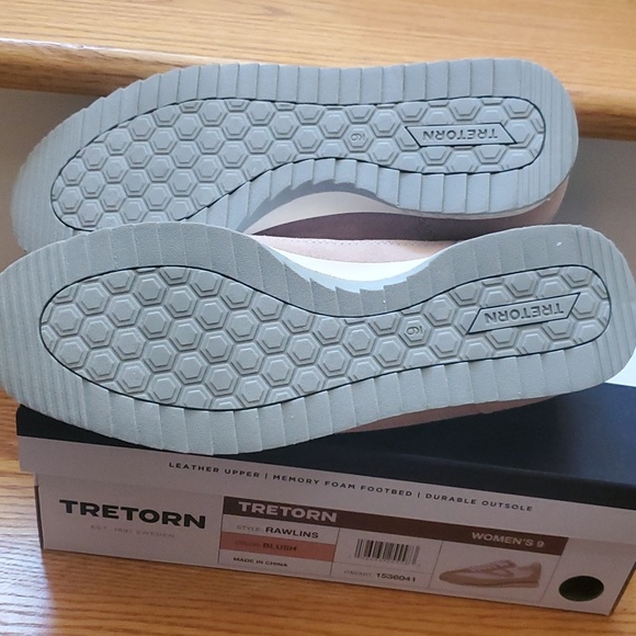 Tretorn Women’s Rawlins BLUSH Sneaker Suede Leather Lightweight - Picture 3 of 5